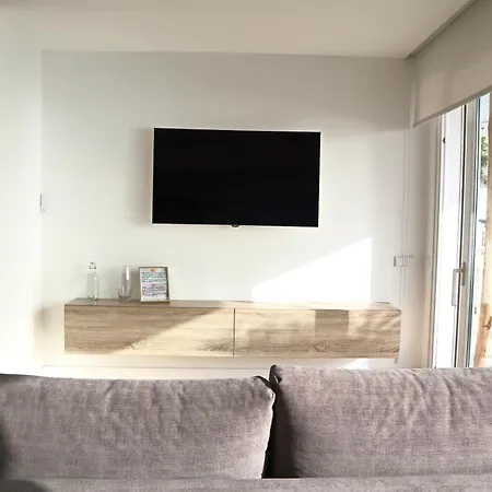 Durmiendo Sobre El Mar, Vivienda La Baja Grande
